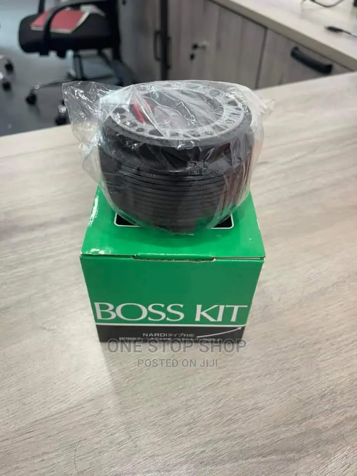 Momo Sportish Steering Wheel Cover With Hub Boss Kit