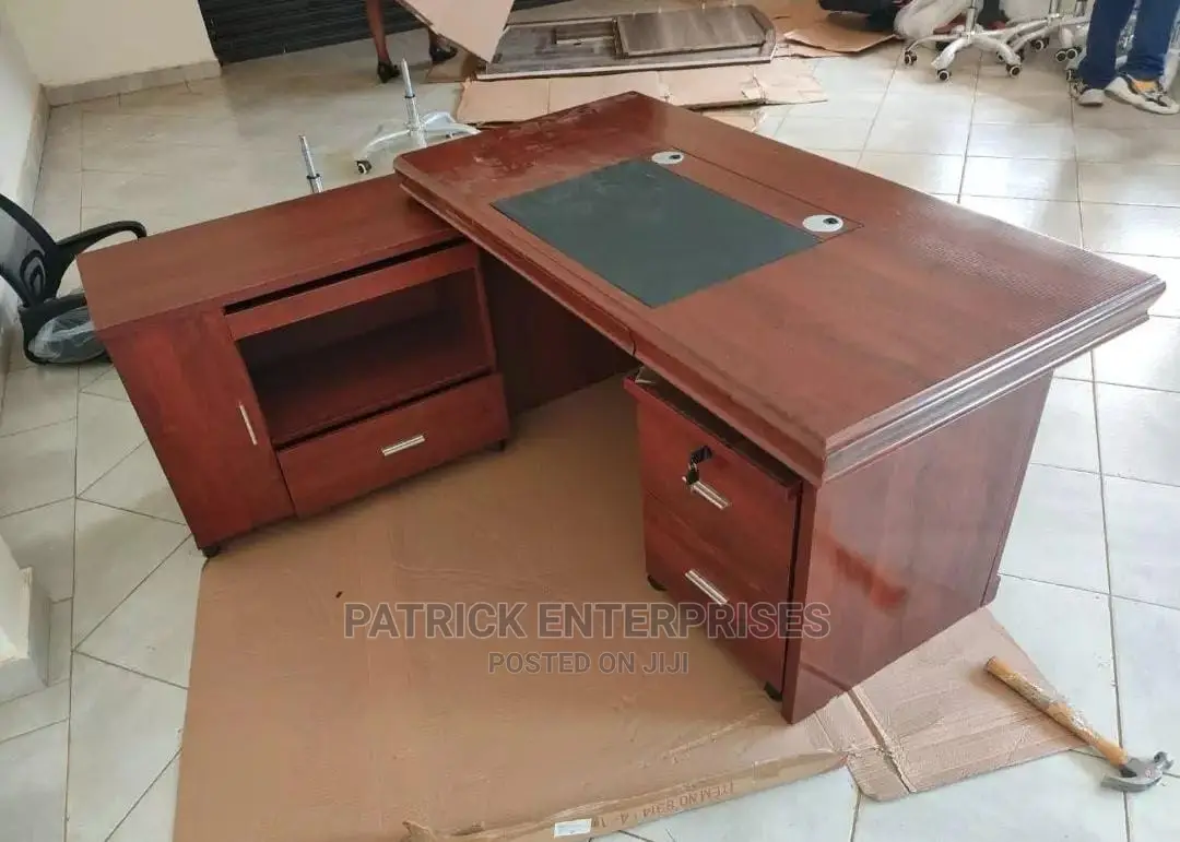 Executive Office Desk 1.6 MTRS