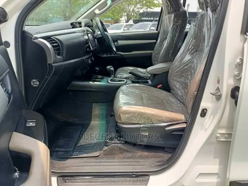 Toyota Hilux 2016 White
