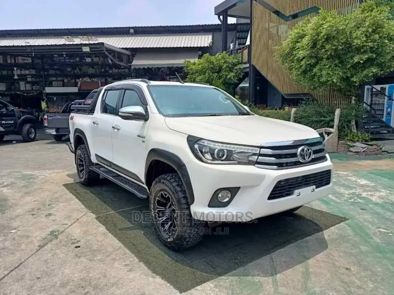 Toyota Hilux 2016 White