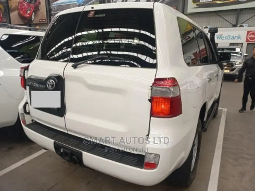 Toyota Land Cruiser 2016 White