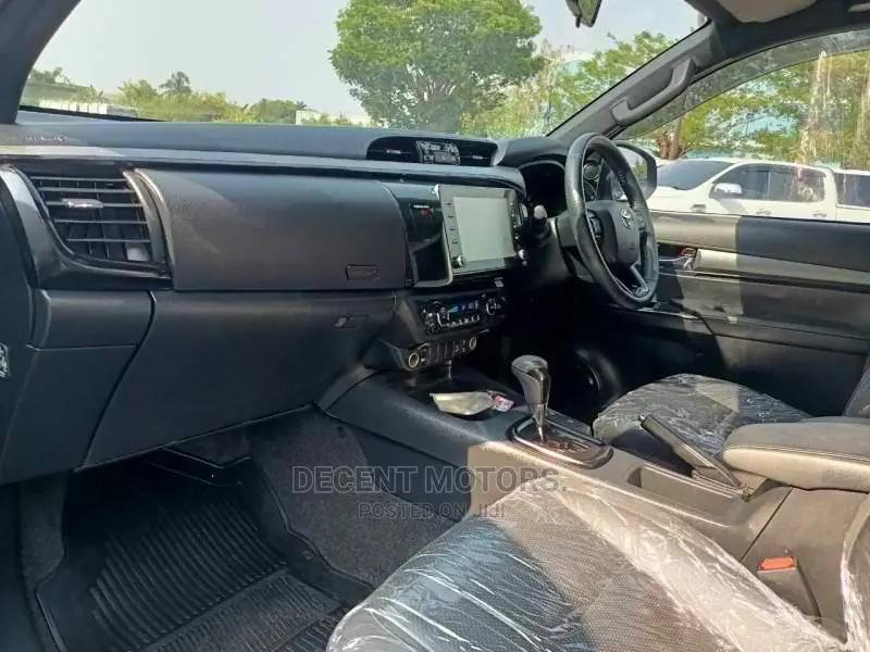 Toyota Hilux 2016 Black
