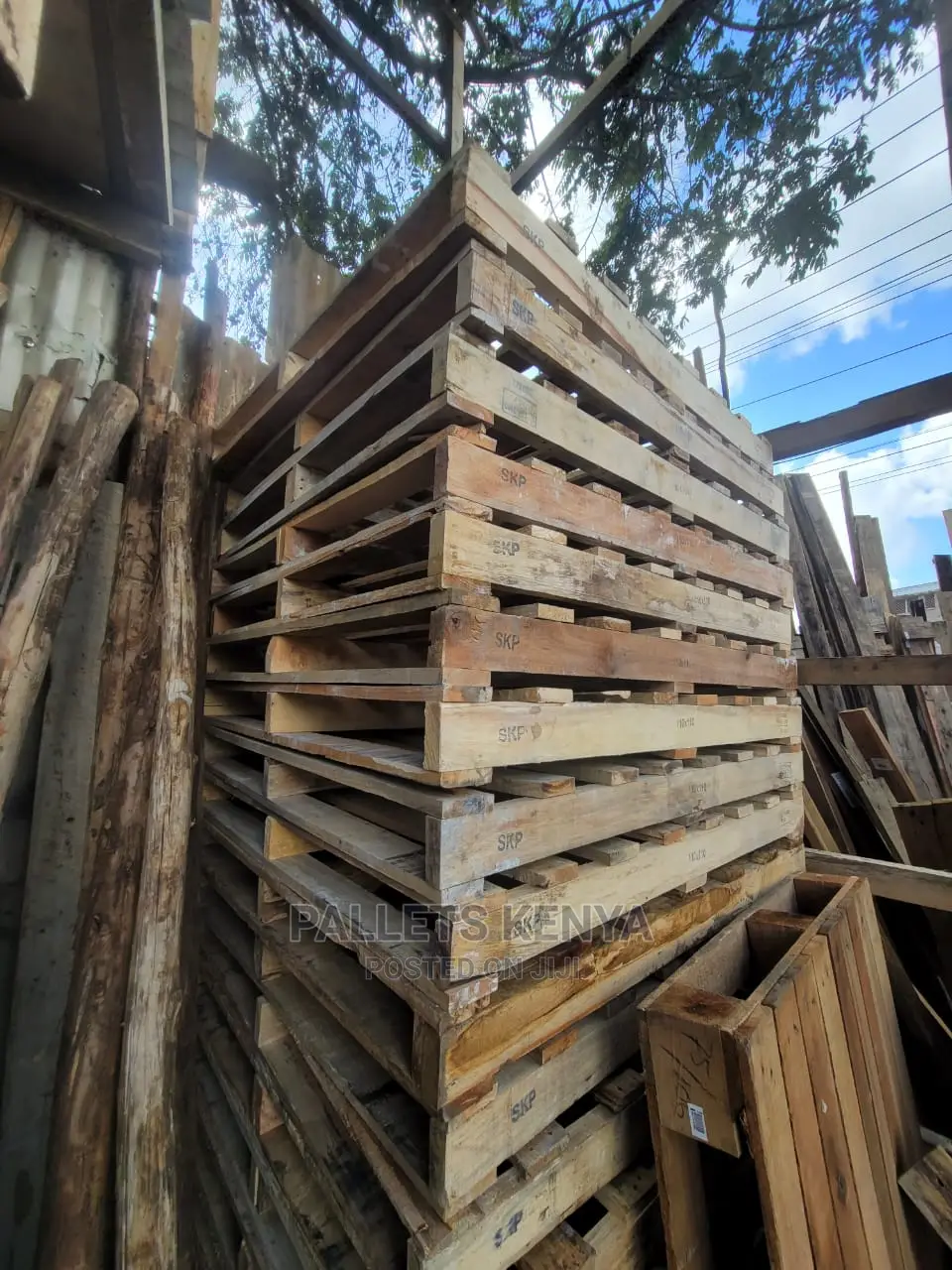 Frame Wood Pallets- BMW