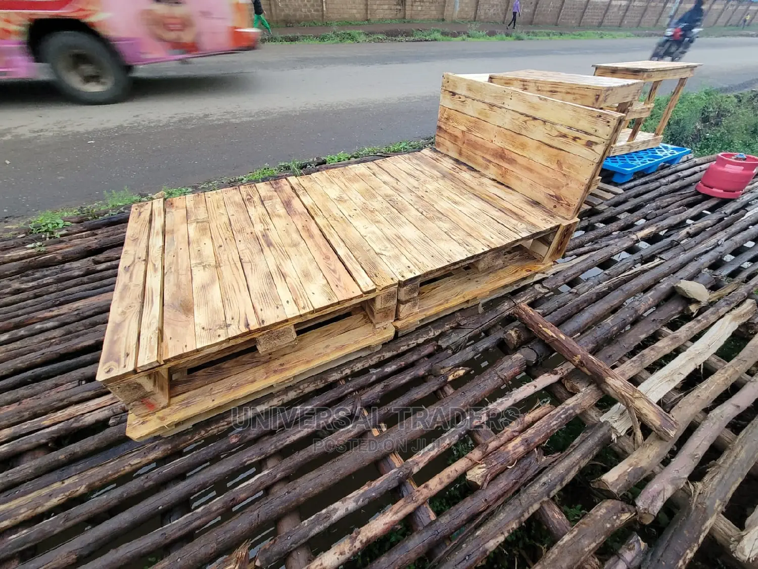 Flat Surface 4*6 Pallet Bed With Good Height + Headboard