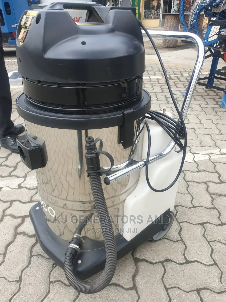 Wet and Dry Carpet Cleaner 60litres.