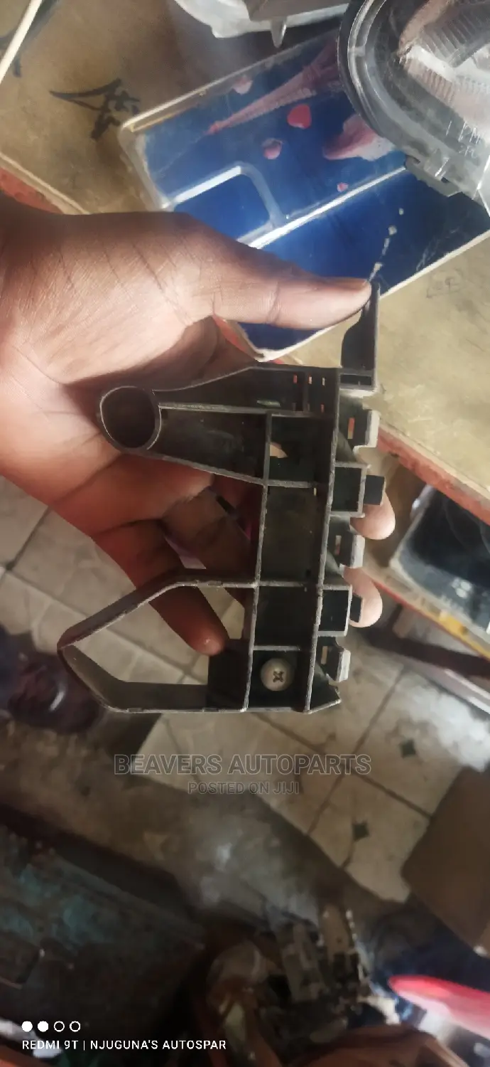 Honda Fit Bumper Slide / Retainer