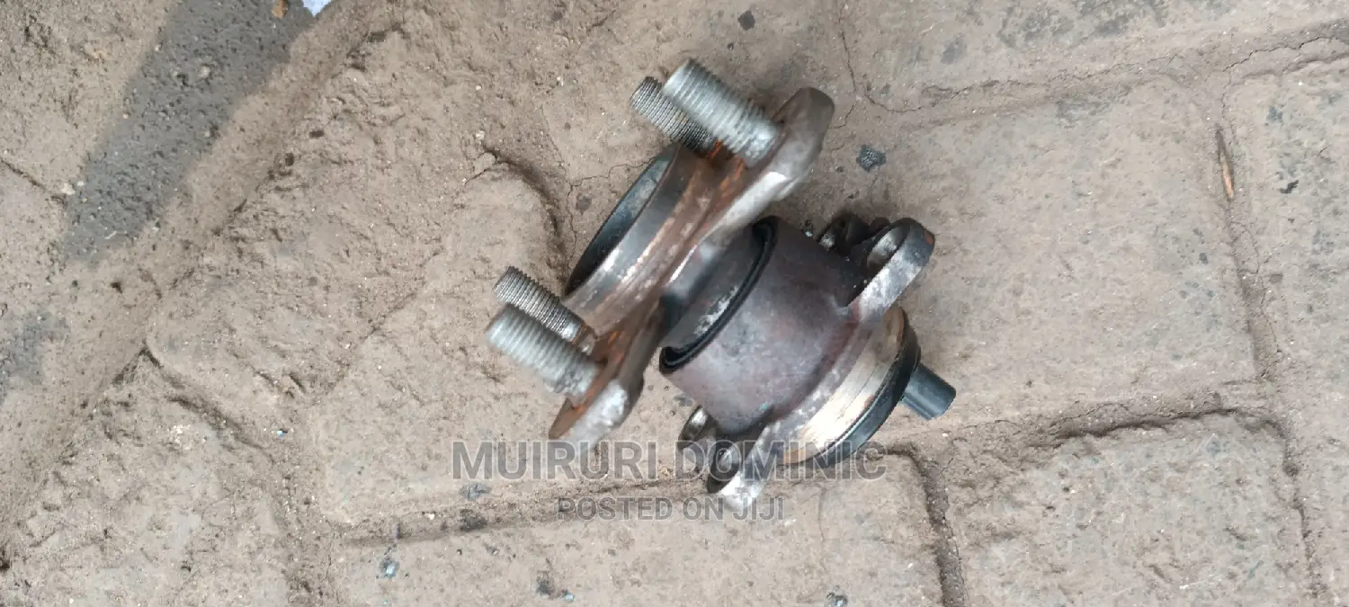 Rear Hub Daihatsu Mira