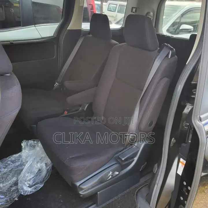 Toyota Noah 2016 Matt Black