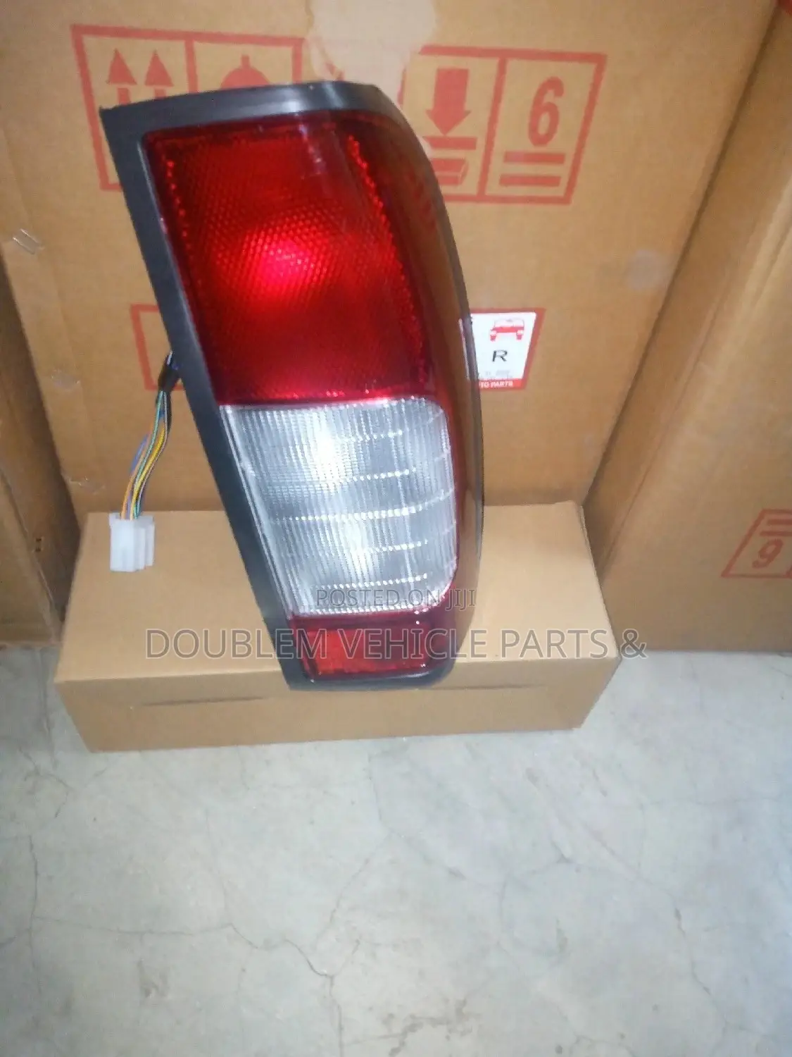 Tail Lamp Nissan Frontier Long Fitting/ Hardbody 2004-2005