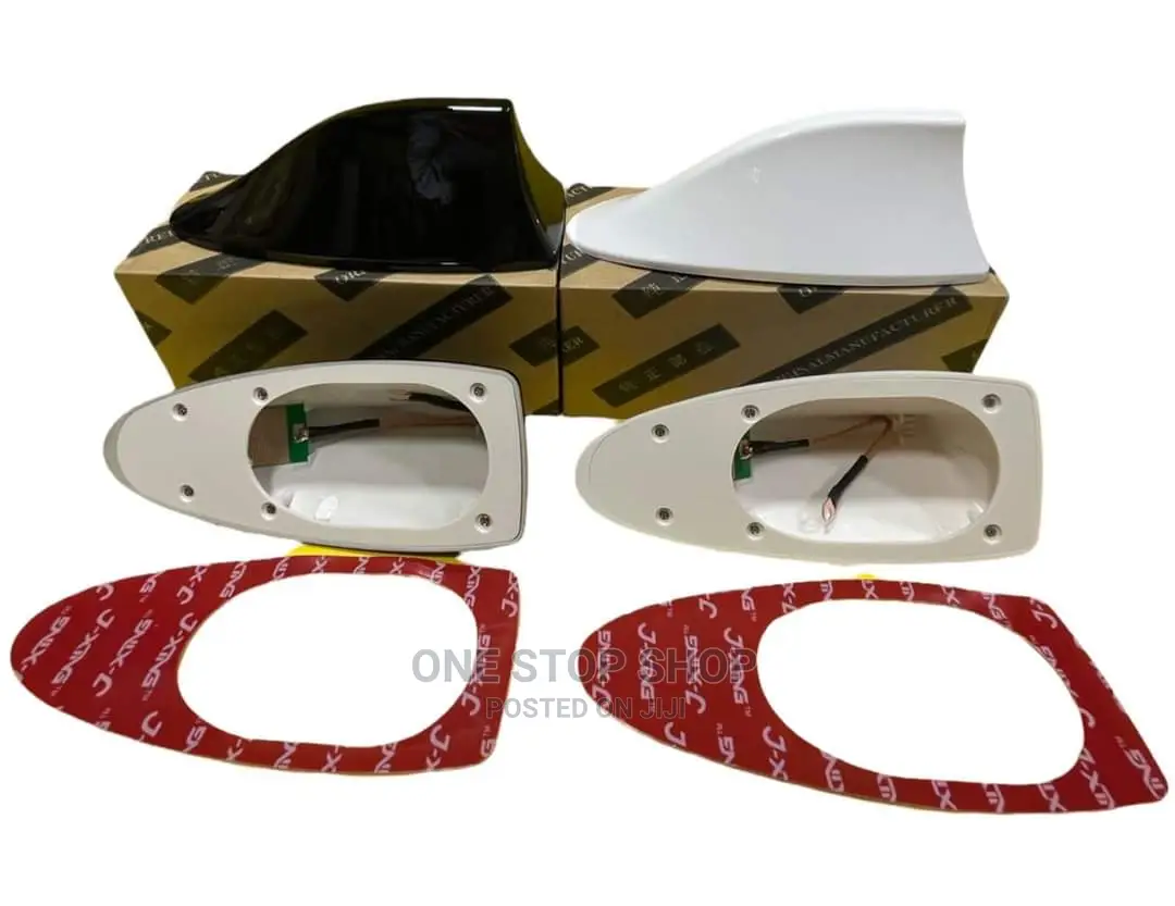 Universal Roof Shark Antenna With Functional Aerial