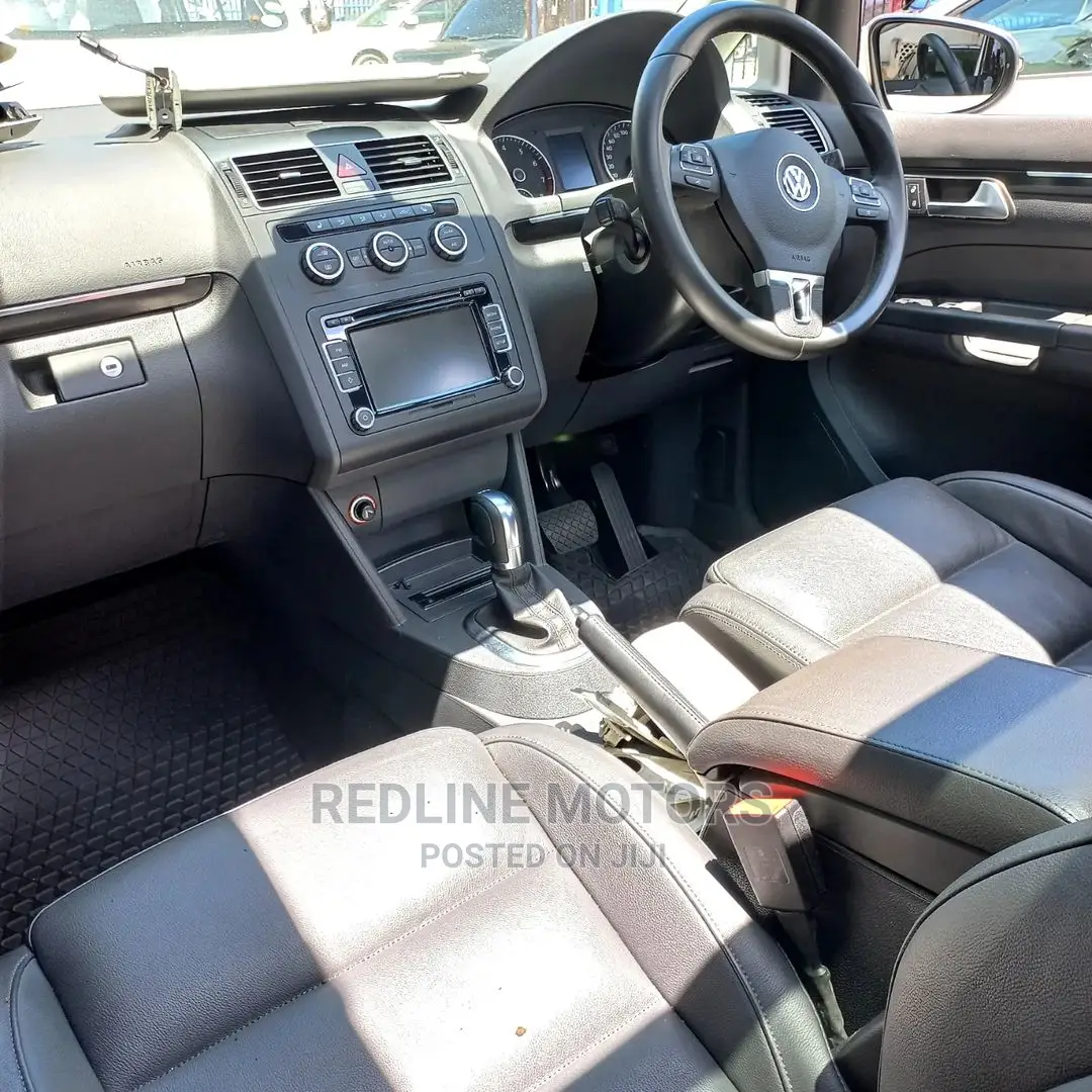 Volkswagen Touran 2016 Silver