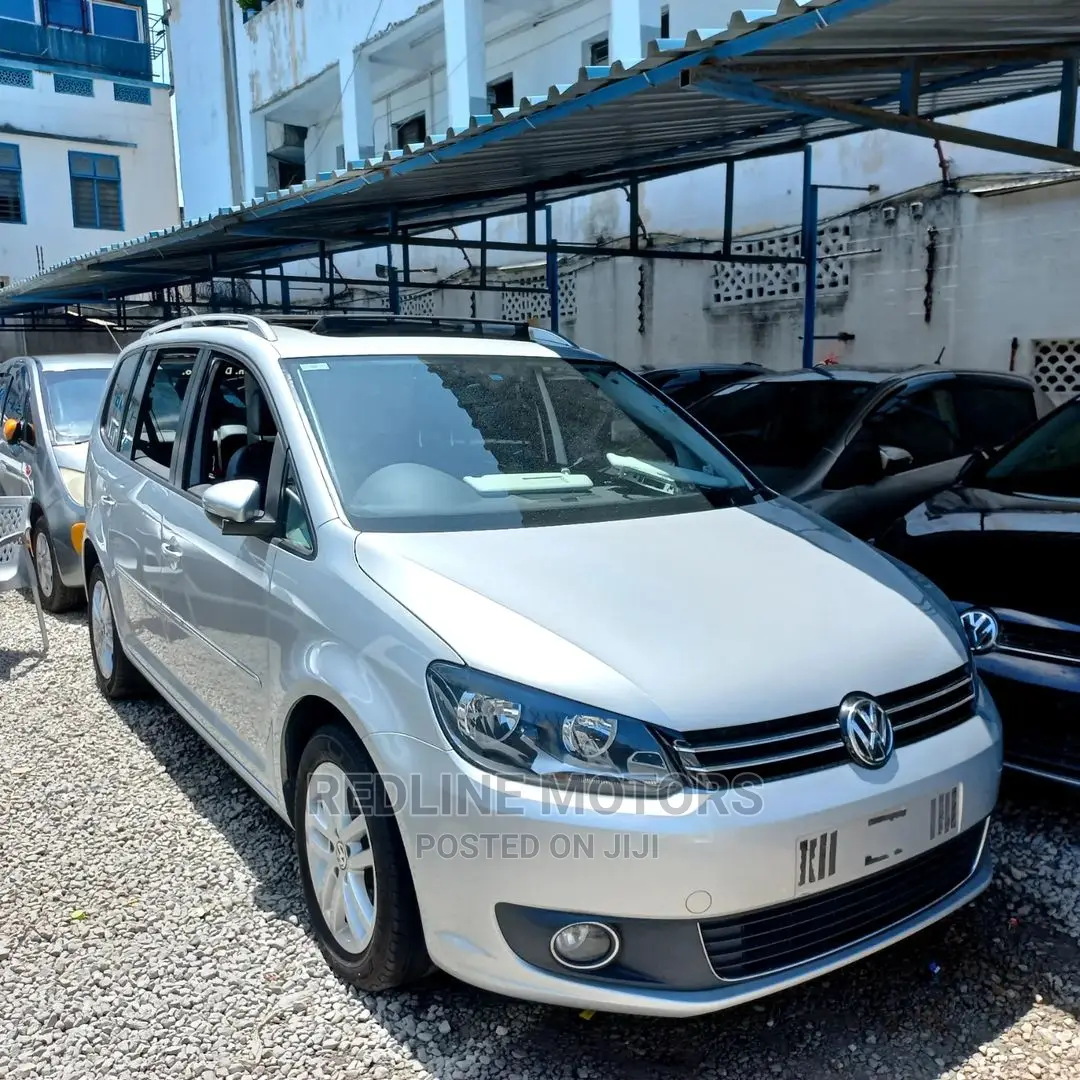 Volkswagen Touran 2016 Silver