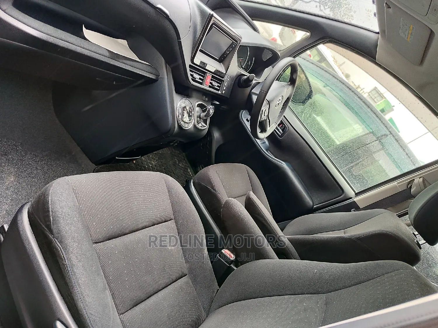 Toyota Noah 1.8 FWD Hybrid (7 Seater) 2016 Black
