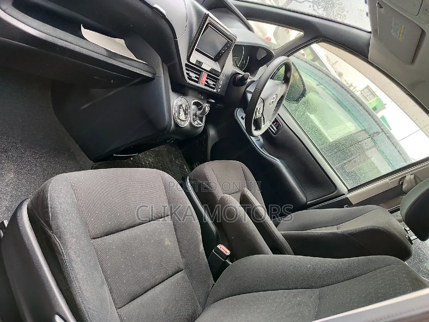 Toyota Noah 1.8 FWD Hybrid (7 Seater) 2016 Black