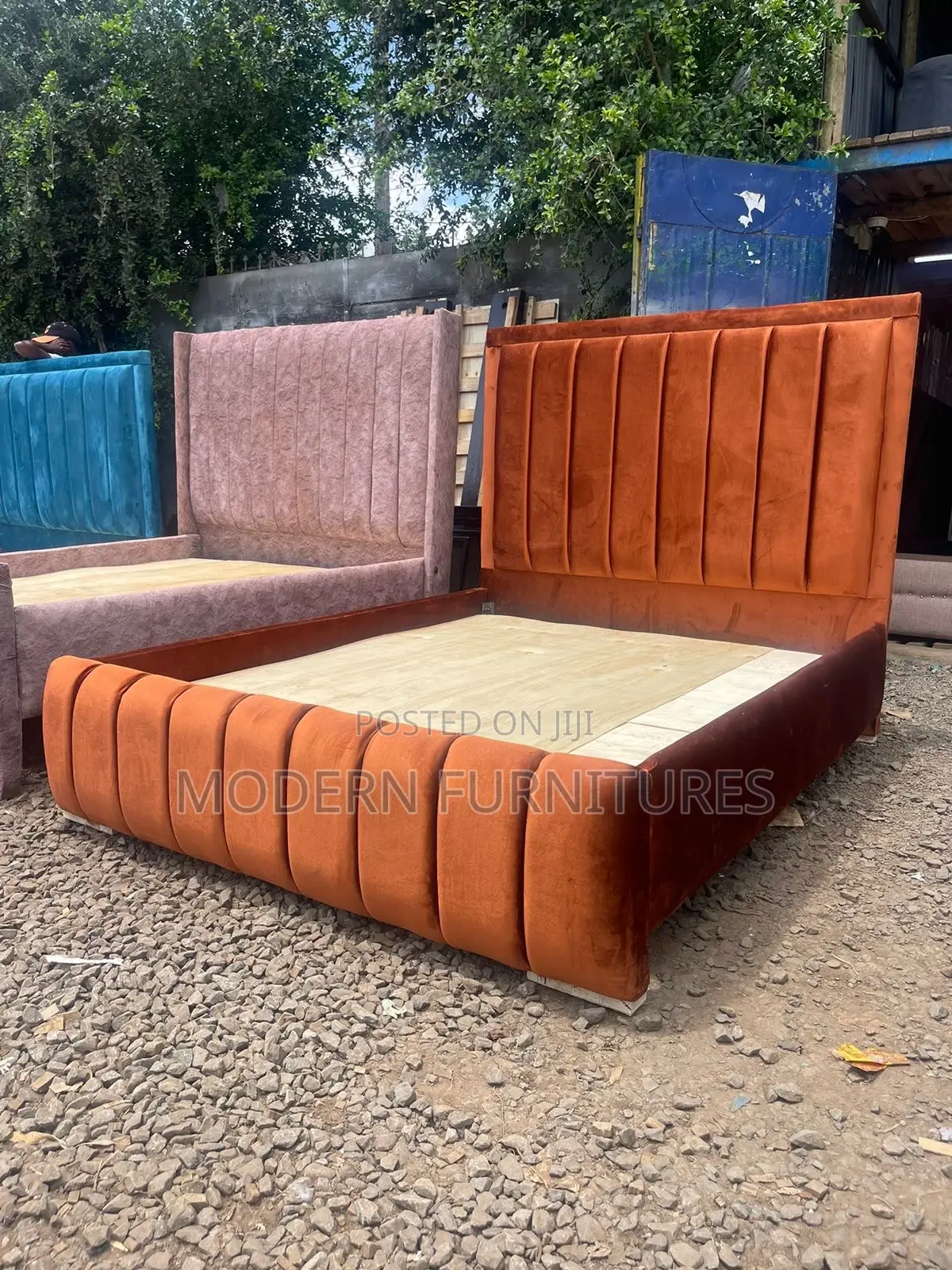 5/6 Tufted Bed