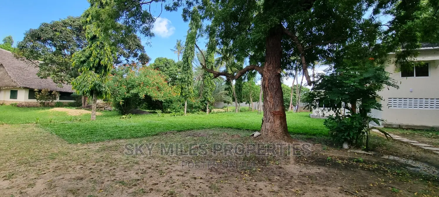 6bdrm Villa in Aloo Drive, Mtwapa for Sale