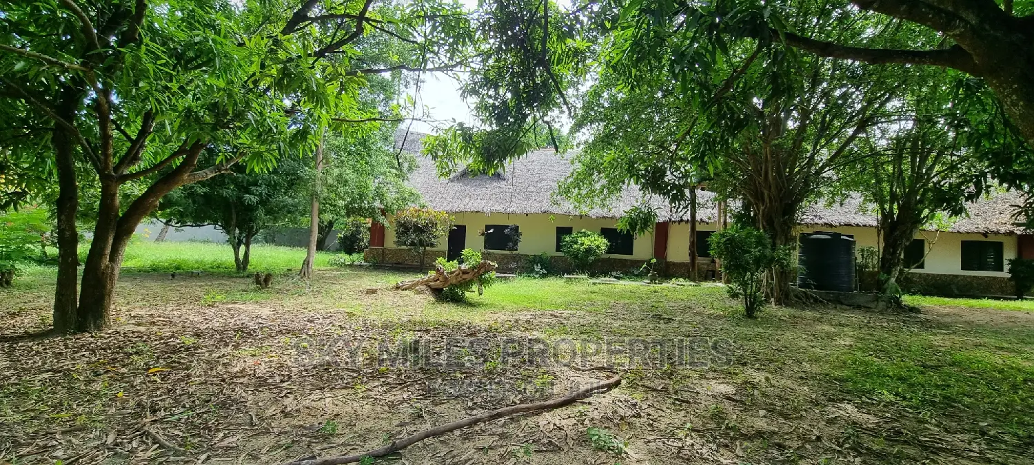 6bdrm Villa in Aloo Drive, Mtwapa for Sale
