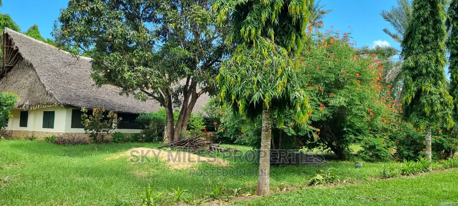 6bdrm Villa in Aloo Drive, Mtwapa for Sale