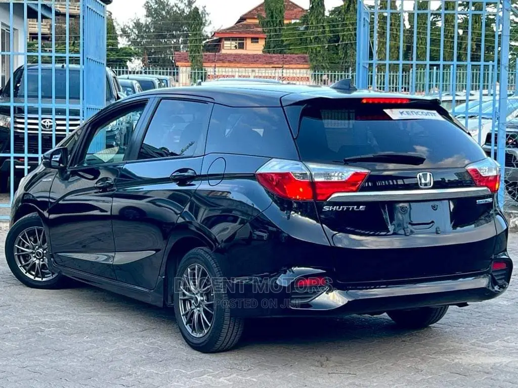 Honda Fit Shuttle 1.5 Hybrid 2WD 2017 Black