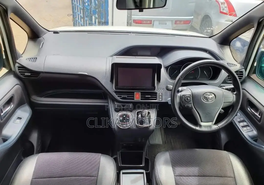 Toyota Noah 1.8 FWD Hybrid (7 Seater) 2016 White