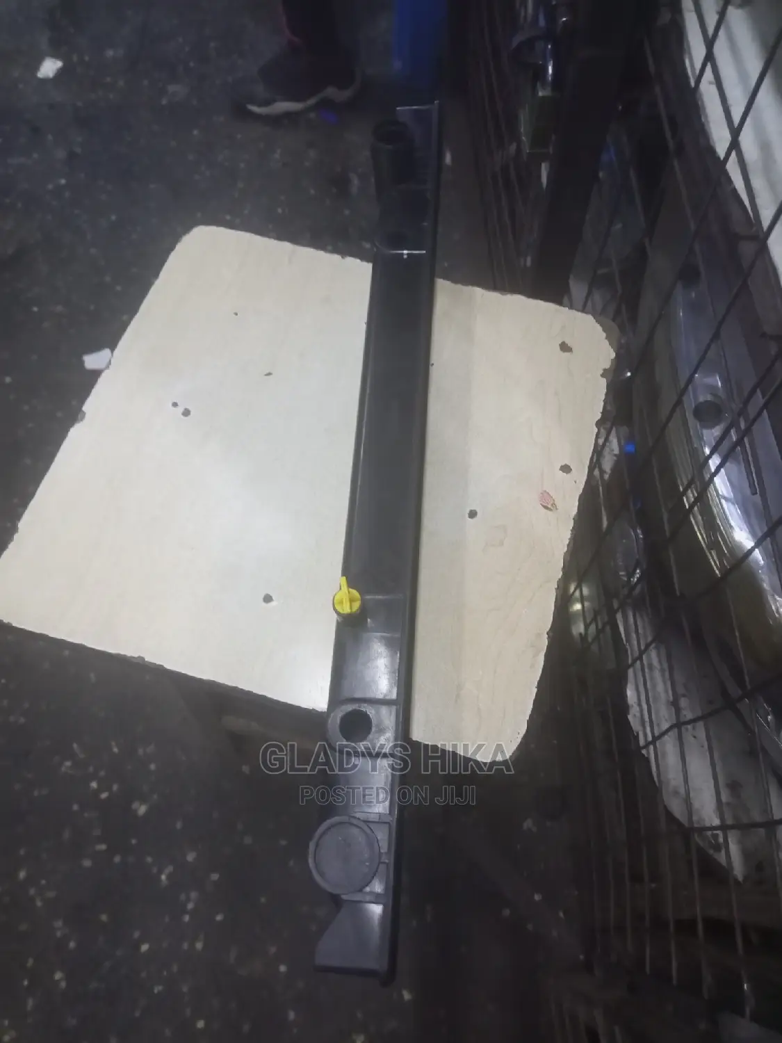 Radiator Top Cover for Prado 95 on Sale