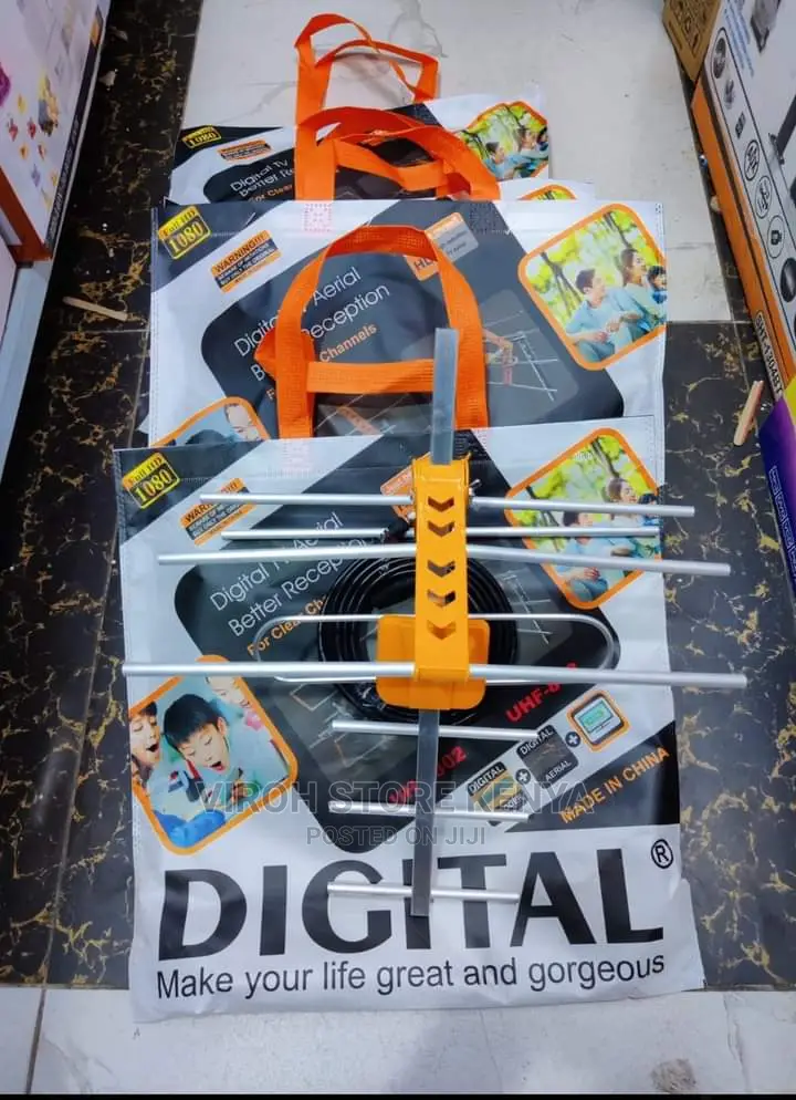 Digital Tv Aerial + 5M Cable and Screws