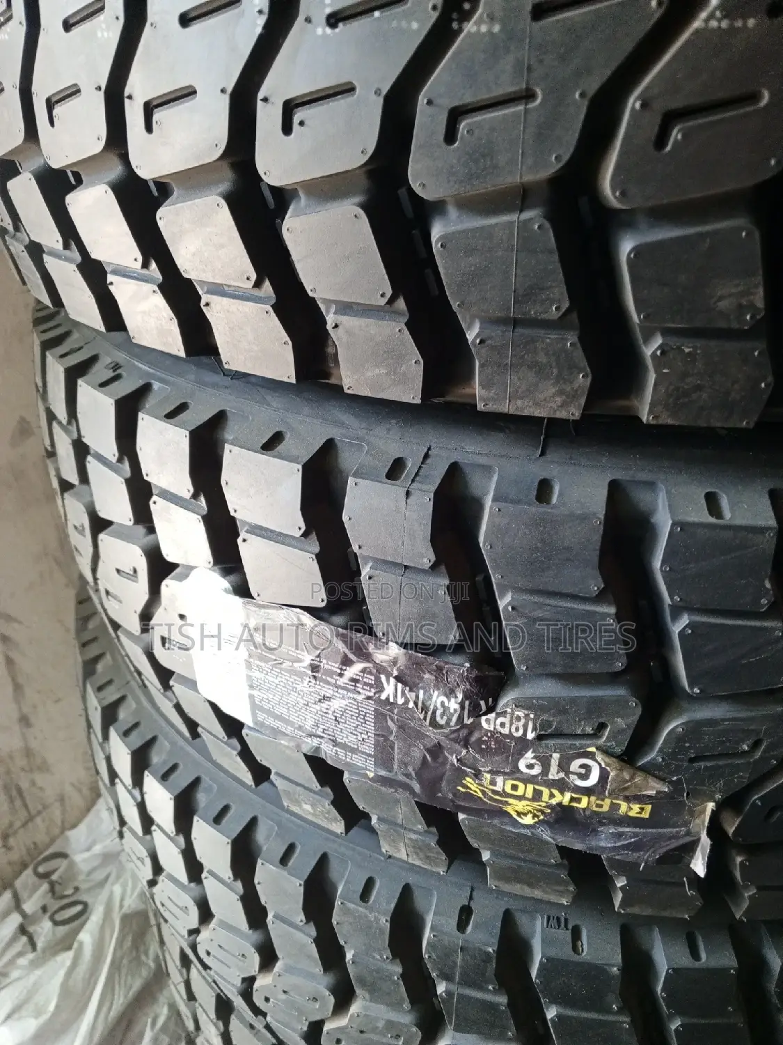 Black Lion 265/70r19.5