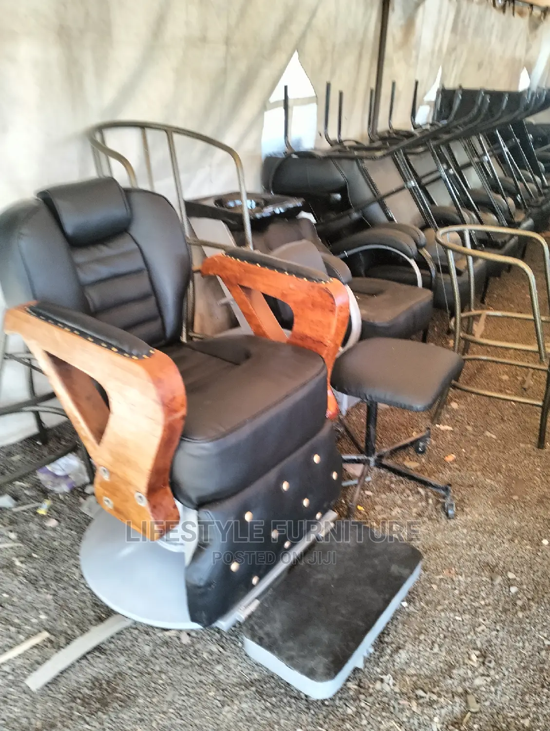Adjustable Kings Cut Kinyozi Chair