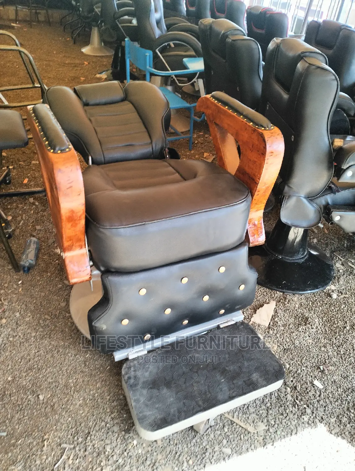 Adjustable Kings Cut Kinyozi Chair