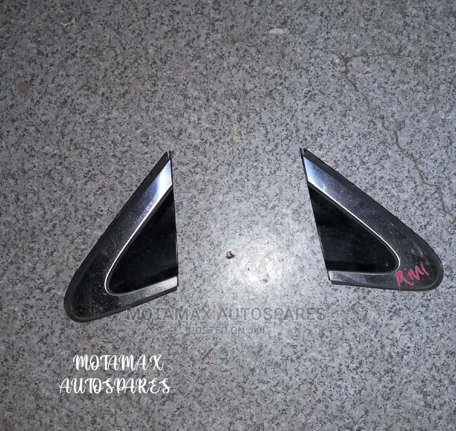 Honda CR-V RM1 Wing Finisher ( Price Per Piece)