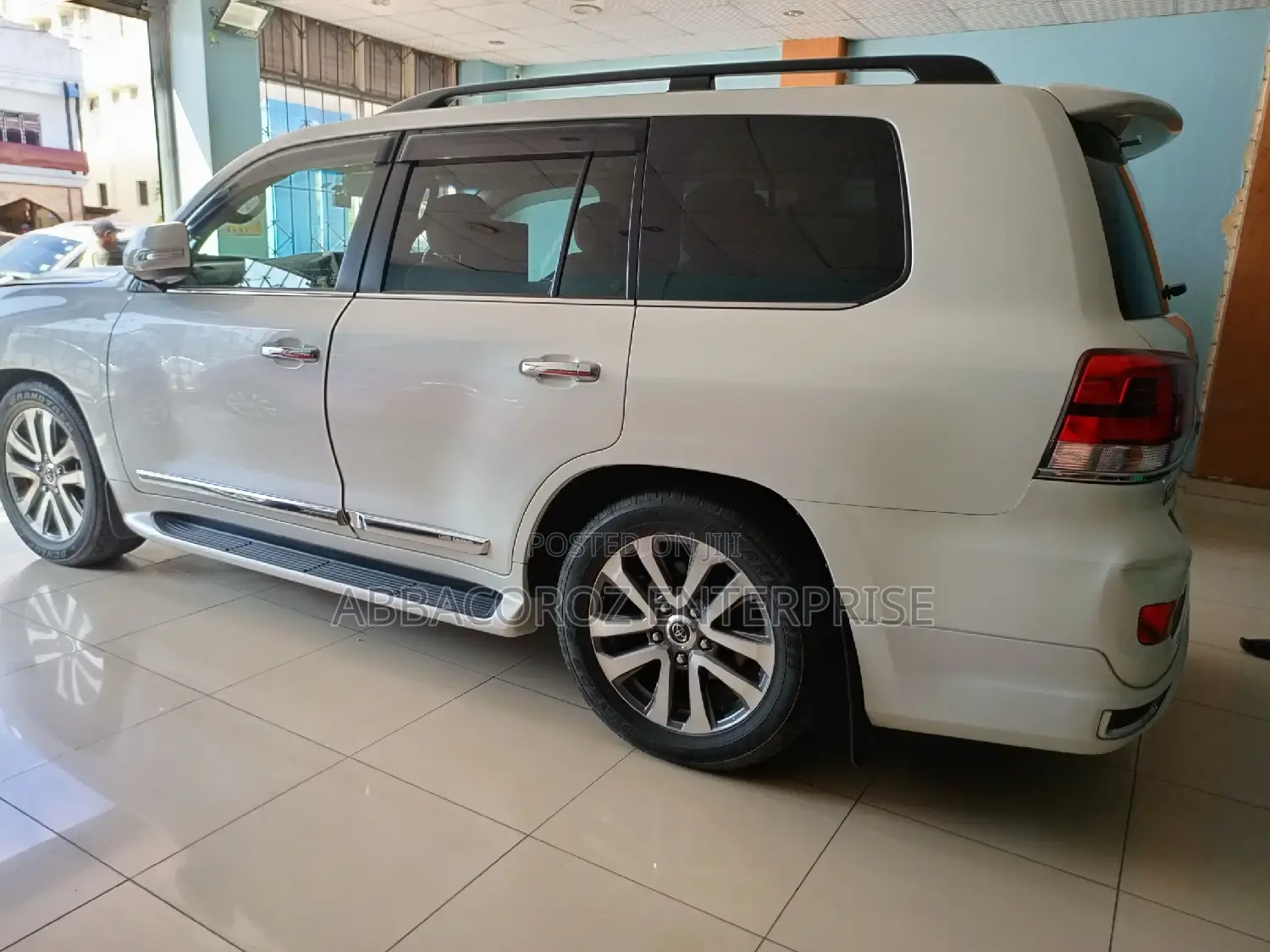 Toyota Land Cruiser 4.6 V8 ZX 2020 Pearl