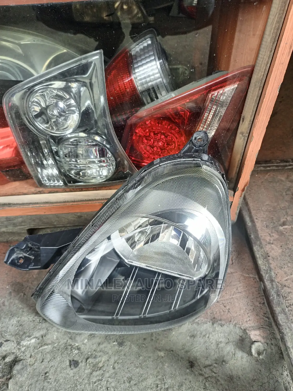 DAIHATSU MIRA Eis Headlights