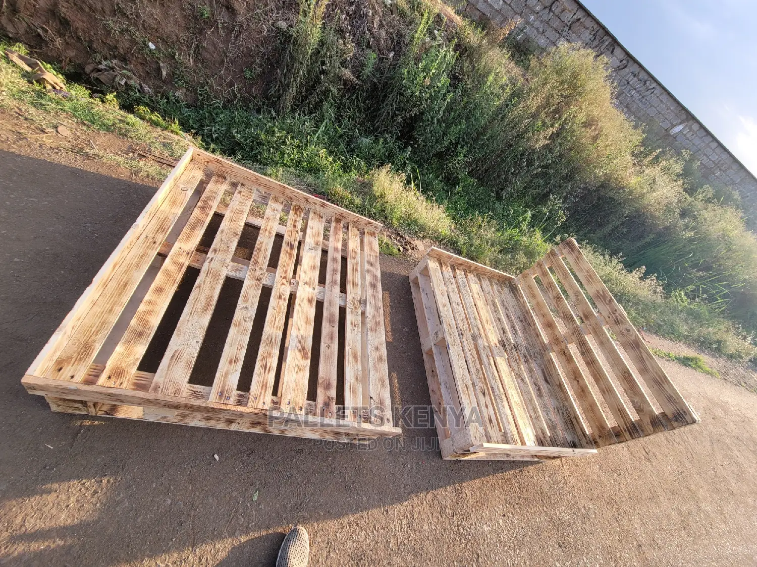Detachable Wooden Pallet Bed- Size 4x6ft