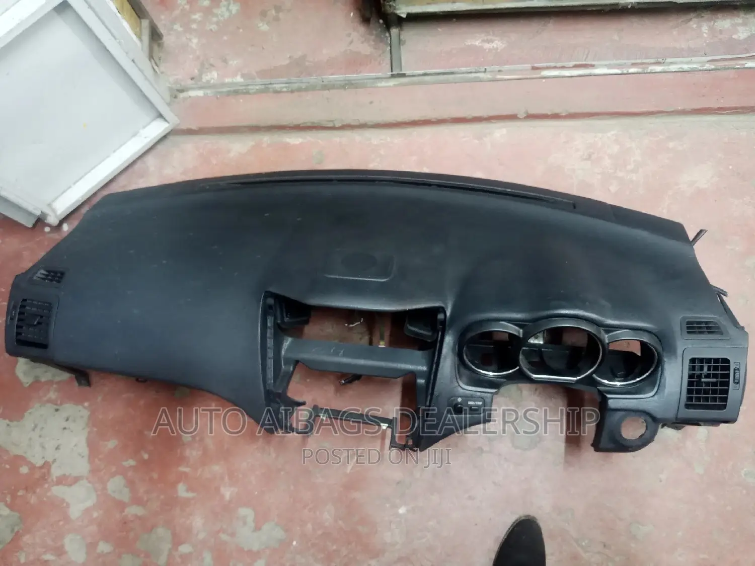 Harrier 240 Dashboard Knee Airbag and Stearing Airbag.