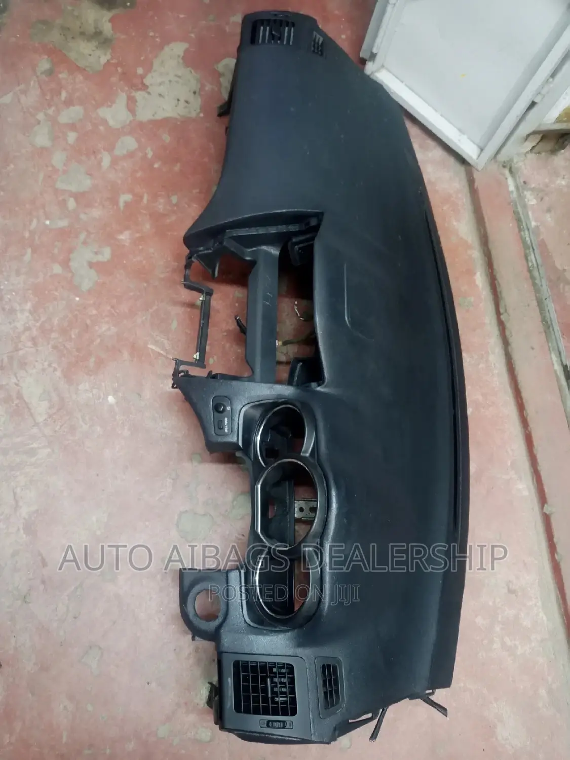 Harrier 240 Dashboard Knee Airbag and Stearing Airbag.