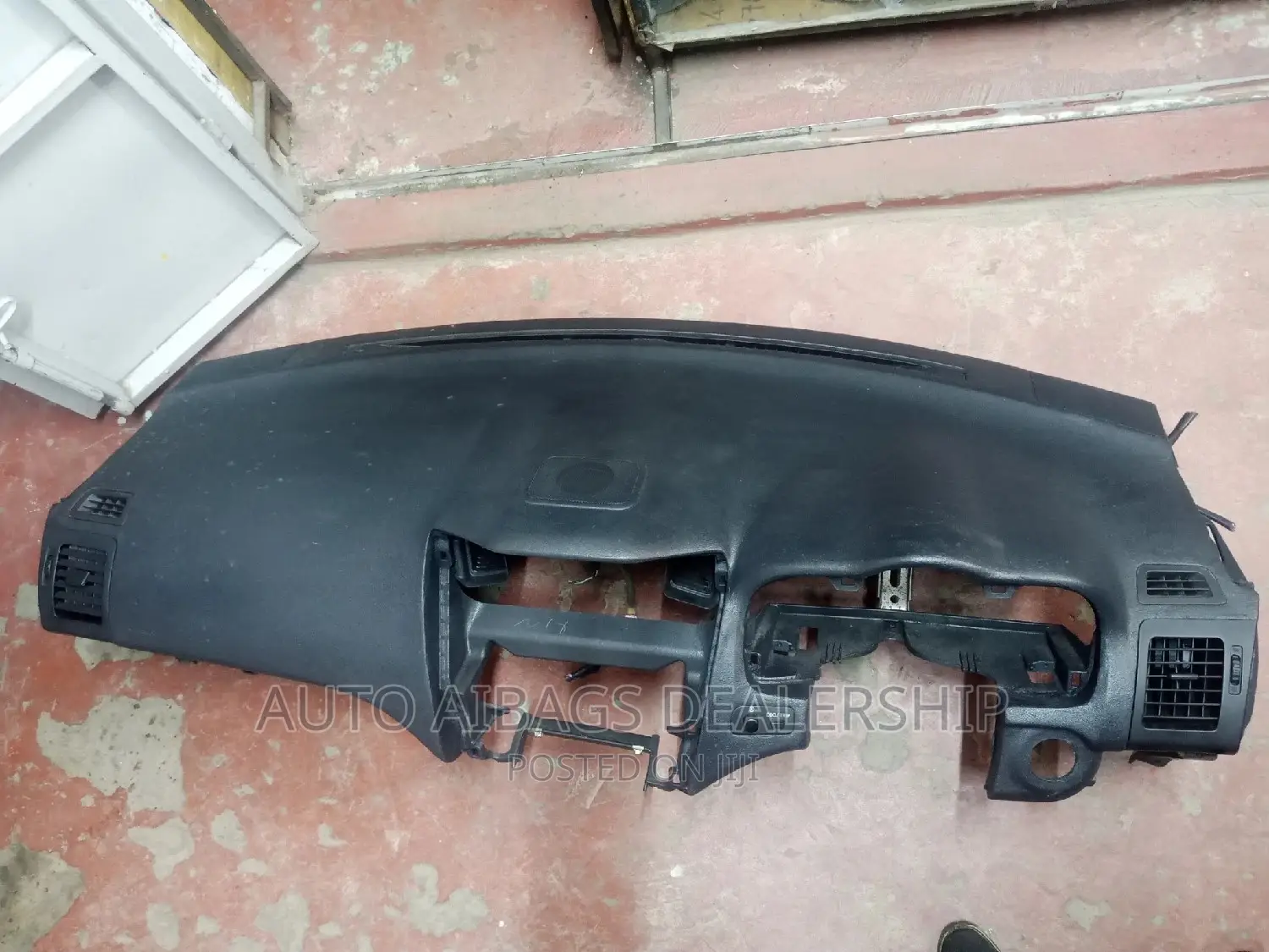 Harrier 240 Dashboard Knee Airbag and Stearing Airbag.