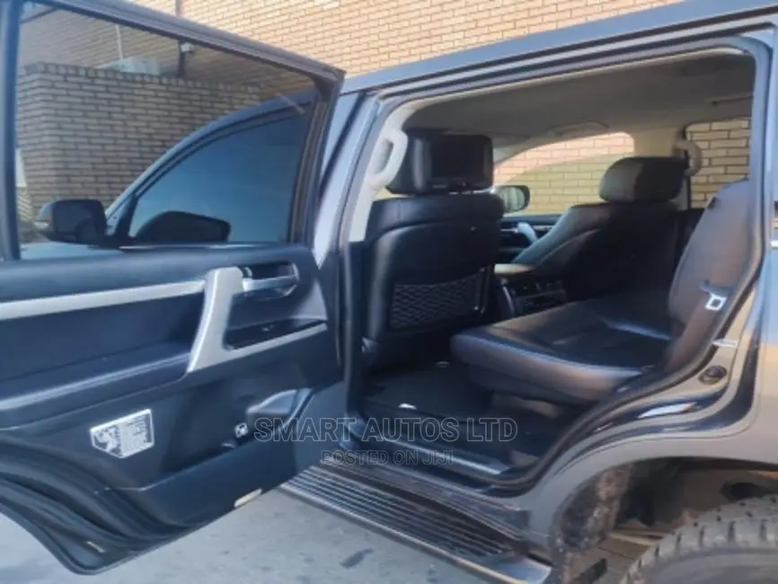 Toyota Land Cruiser 2016 Gray