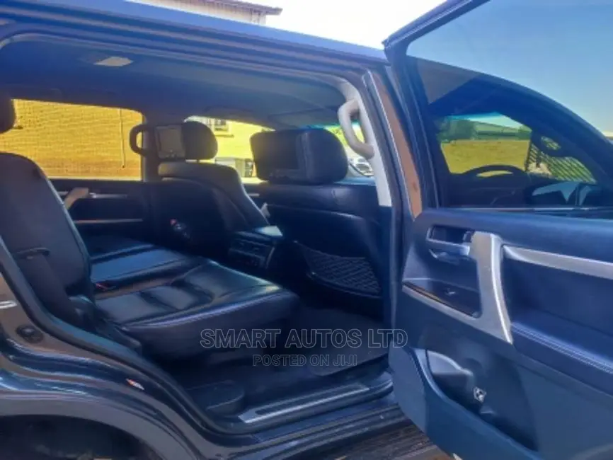 Toyota Land Cruiser 2016 Gray