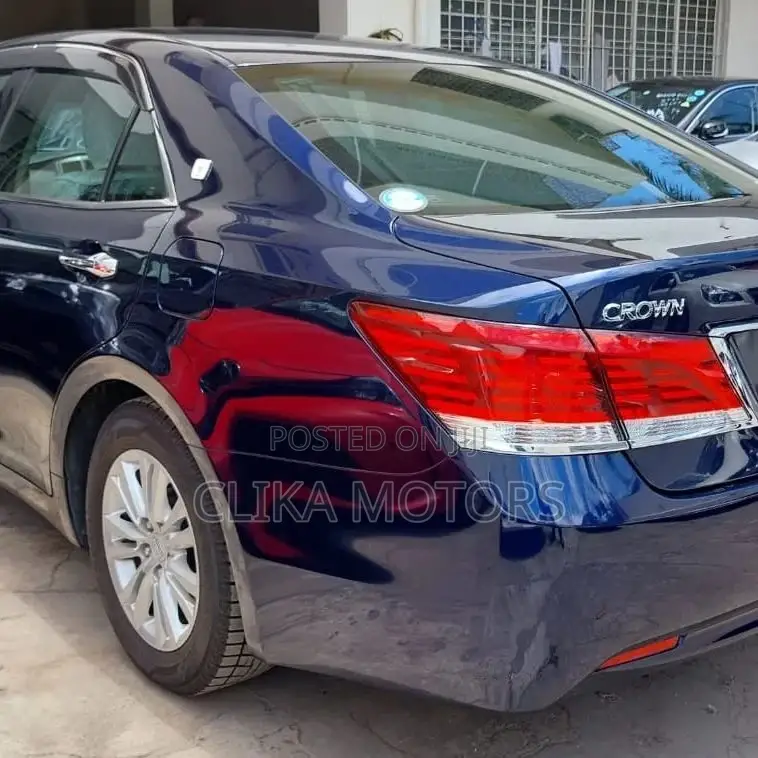 Toyota Crown 2016 Blue