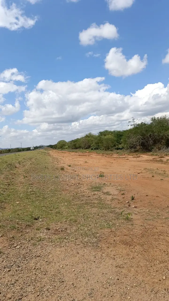 10 Acres of Land Touching Makindu-Wote Tarmac Is for Sale