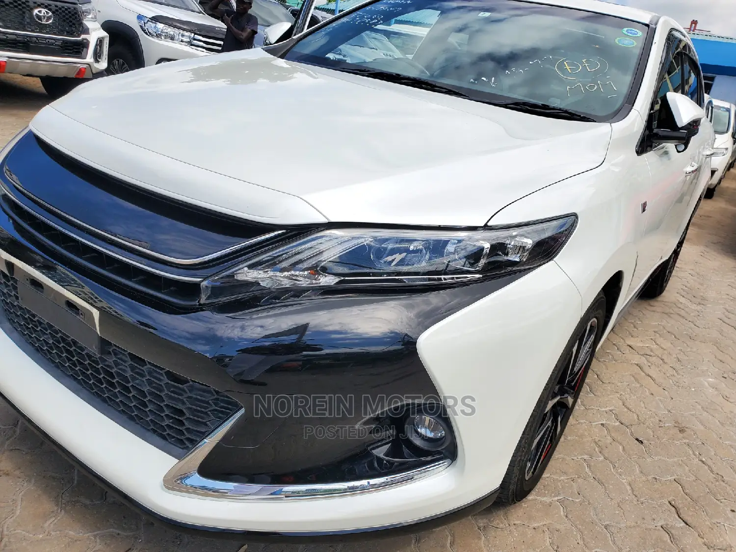 Toyota Harrier 2017 Off white