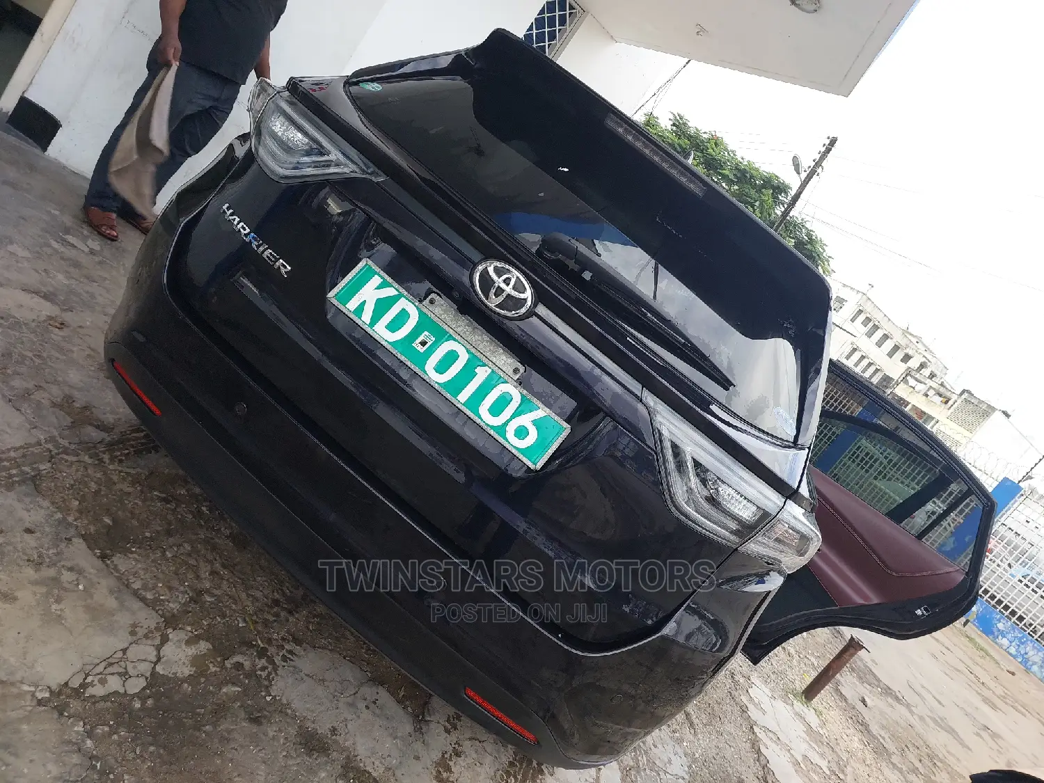 Toyota Harrier 2.0 4WD 2018 Black