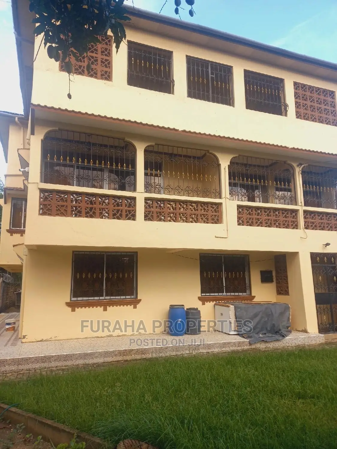 8bdrm Maisonette in Utange for sale