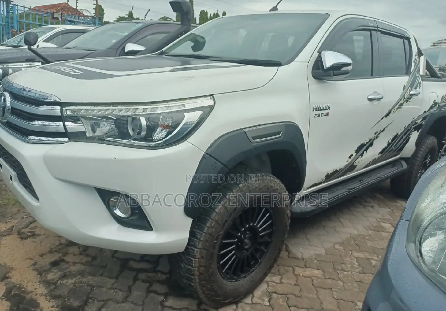 Toyota Hilux SR5 HI-RIDER 2016 White