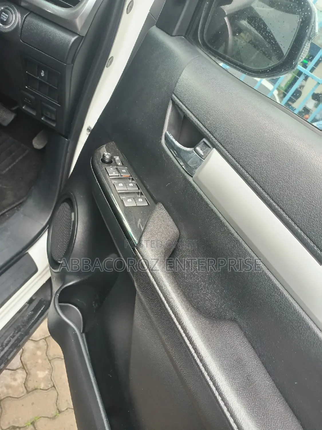 Toyota Hilux SR5 HI-RIDER 2016 White