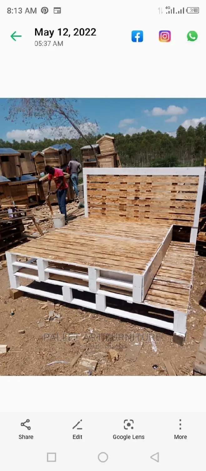 5*6 White and Rustic Pallet Bed