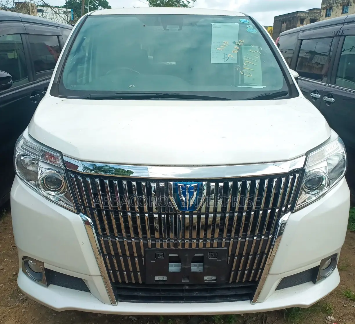 Toyota Esquire 1.8 FWD Hybrid (7 seater) 2017 White