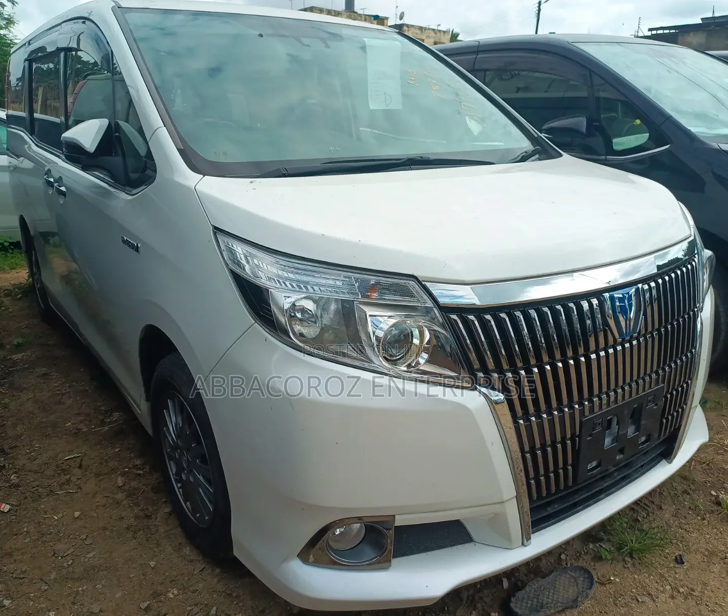 Toyota Esquire 1.8 FWD Hybrid (7 seater) 2017 White
