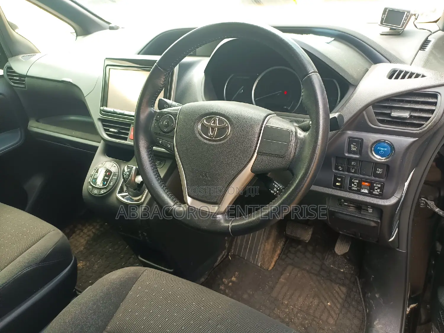 Toyota Noah 1.8 FWD Hybrid (7 seater) 2016 Black