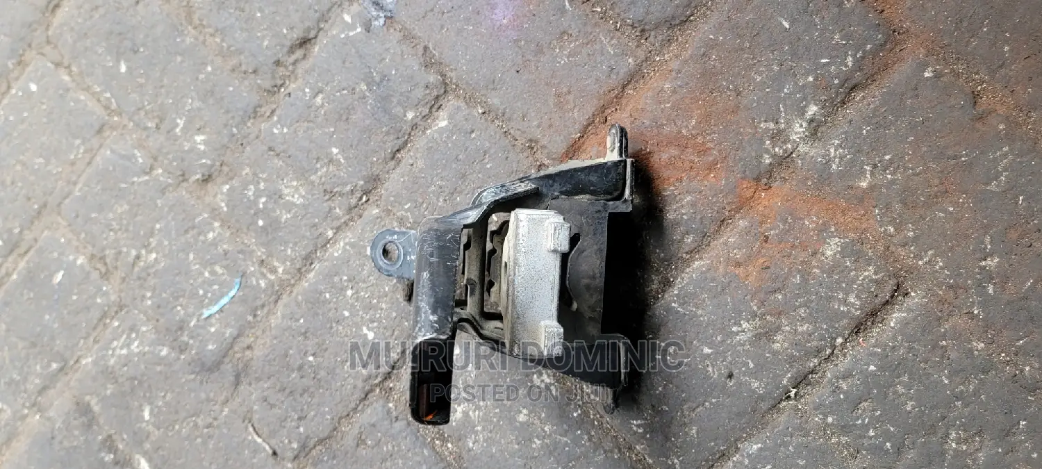 Vitz,Belta Gearbox Mount